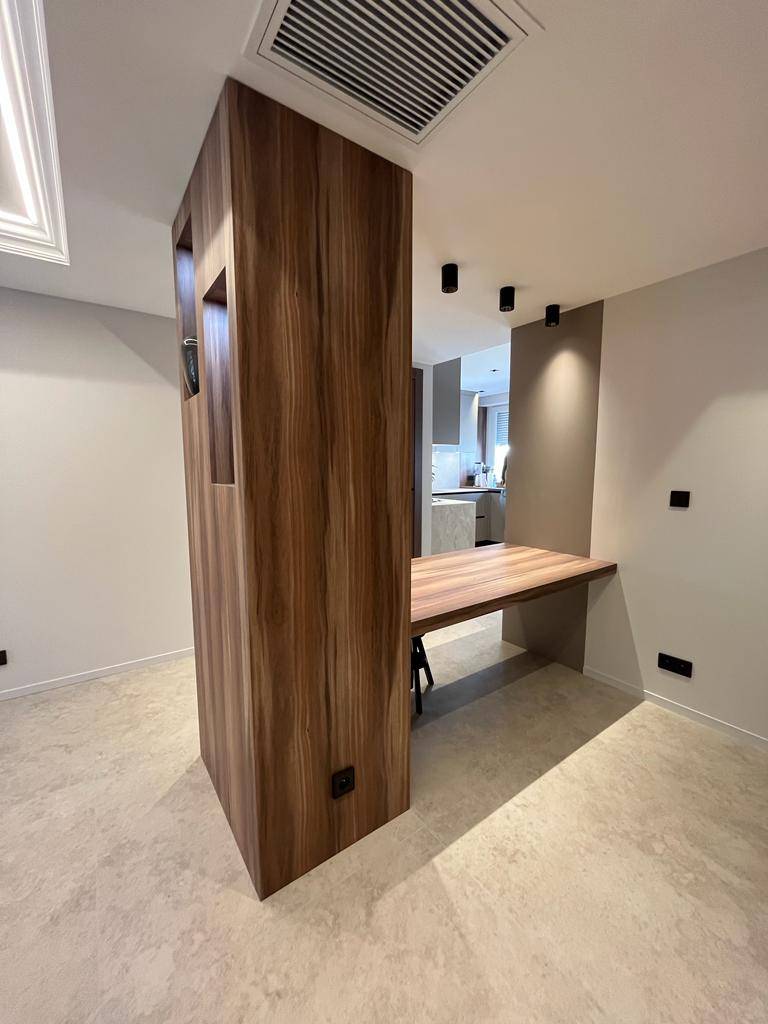 Table cuisine suspendue en noyer